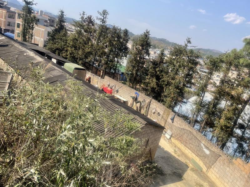 丘北仓库出租，可做仓库、养殖、住人等，位置优越！
